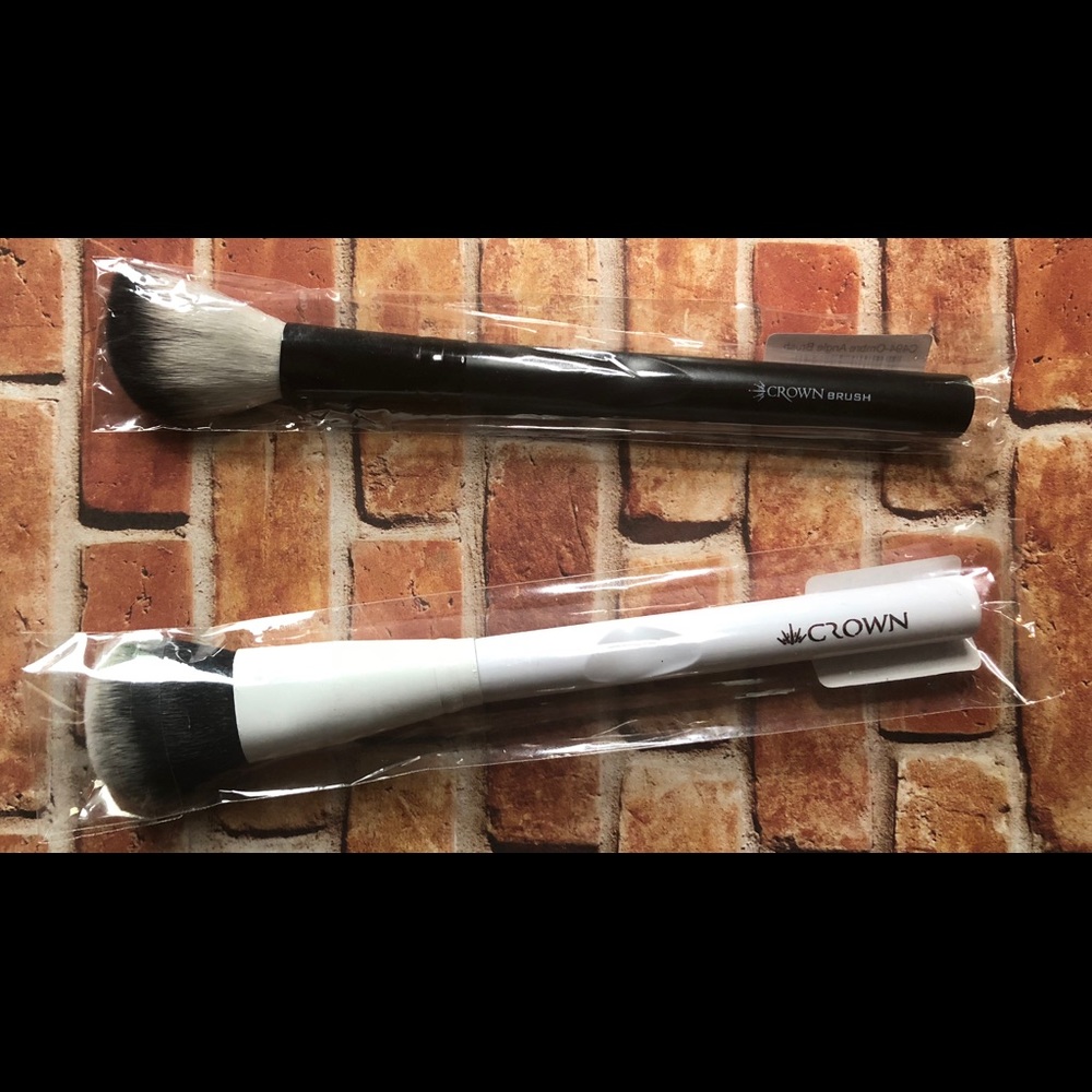 Two (2) New Crown Blush Brushes👑